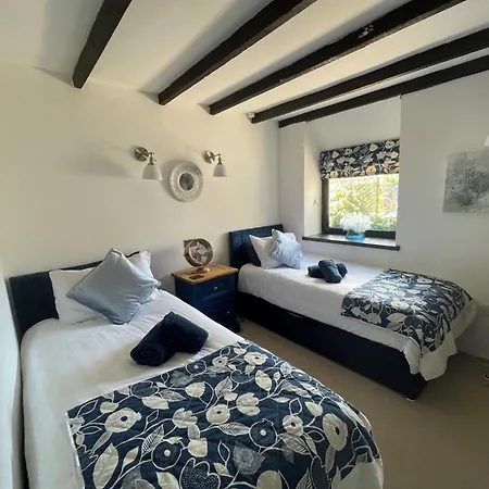 4 Bed In Lanhydrock 90215 Holiday home *