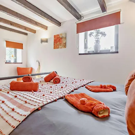 4 Bed In Lanhydrock 90215 Holiday home Bodmin